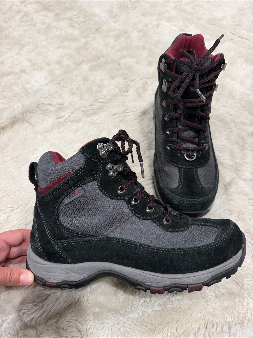L.L. Bean TEK 2.5 women's hiking boots Size 8 Wide in black and gray with red